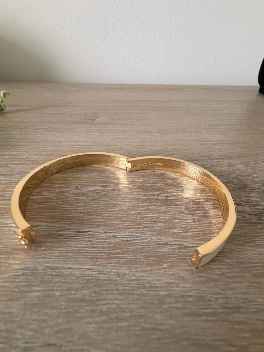 Tory Burch White Enamel Gold-Tone Double T Hinged Bangle Bracelet New